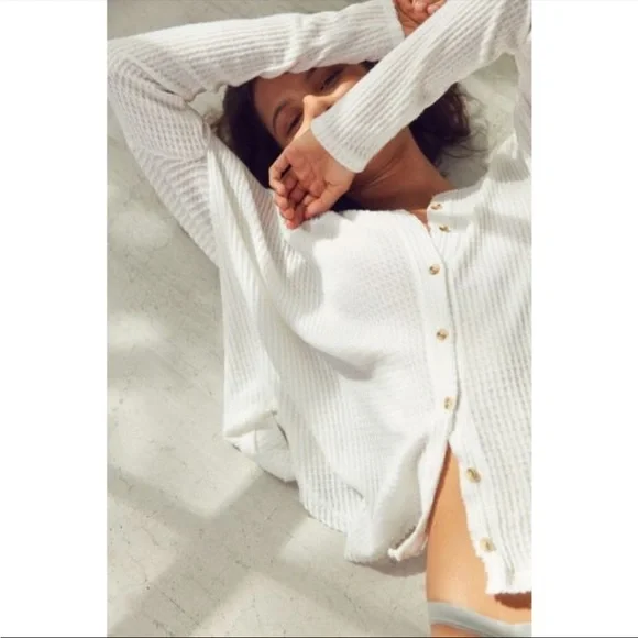 Urban Outfitters Out From Under JoJo Button- up Thermal - Picture 2 of 7